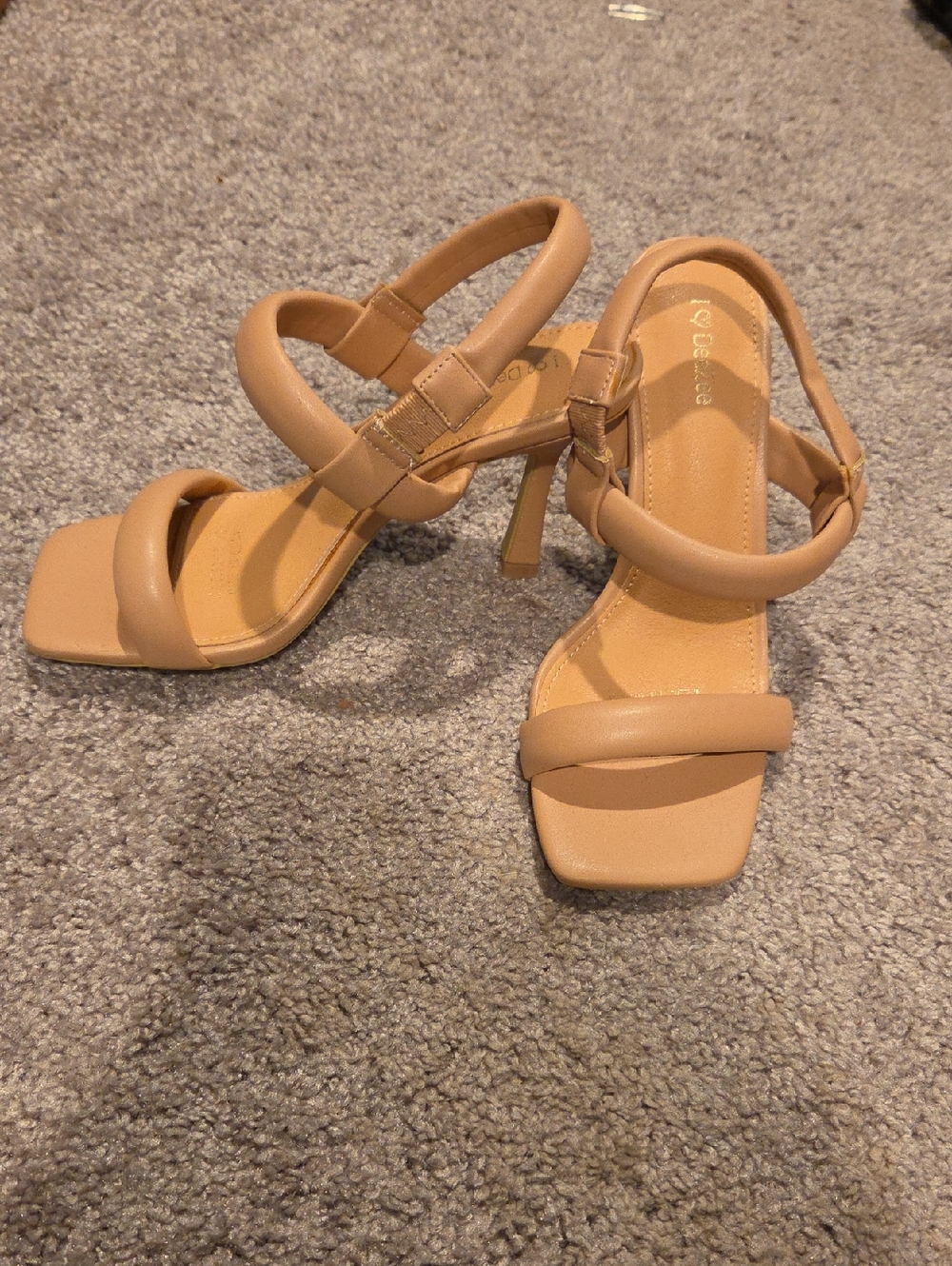Nude Strappy Square-Toe Block Heel Sandals - Women